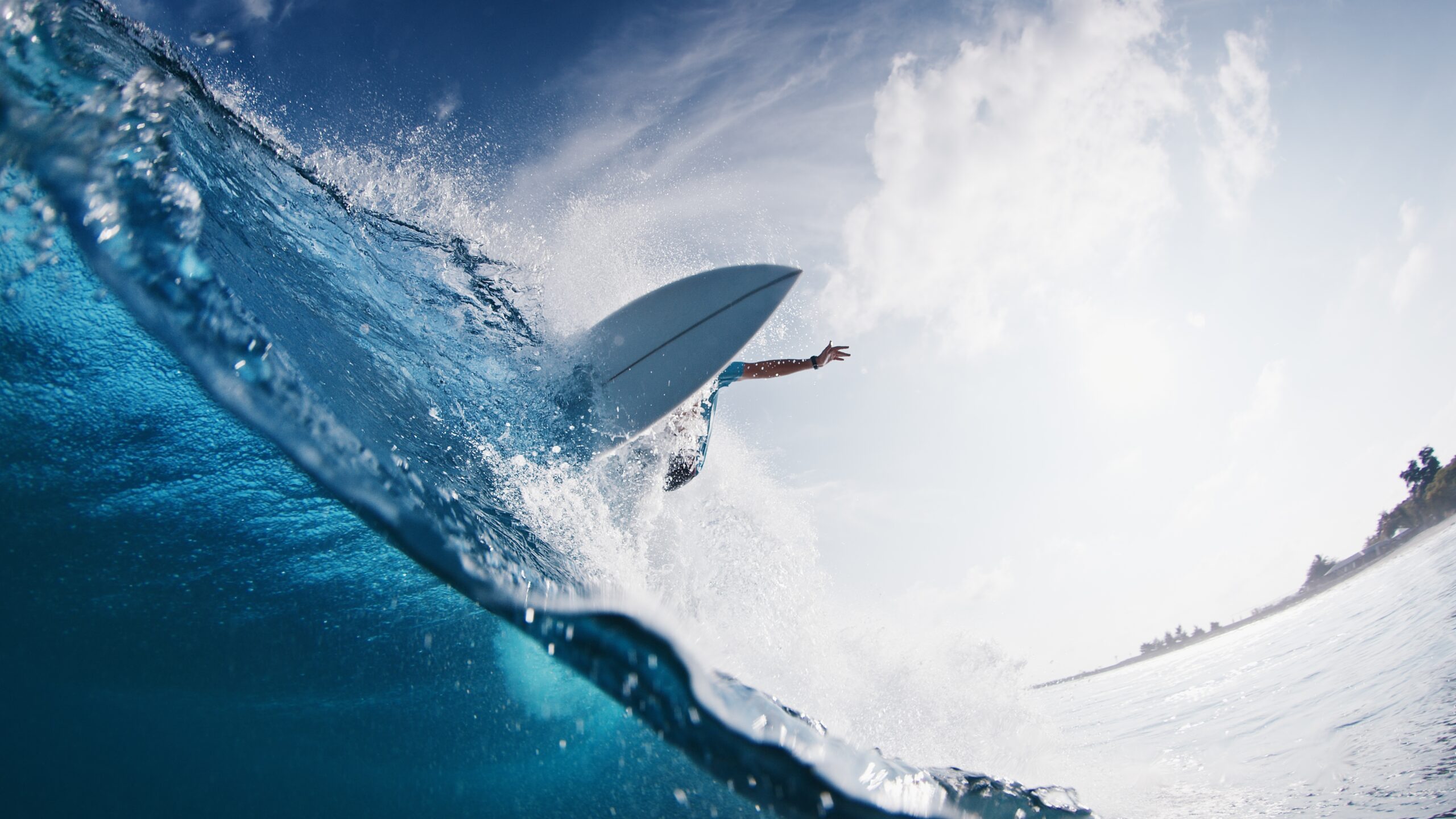 In October, Abu Dhabi to Open the World’s Largest Surfing Club with Artificial Waves