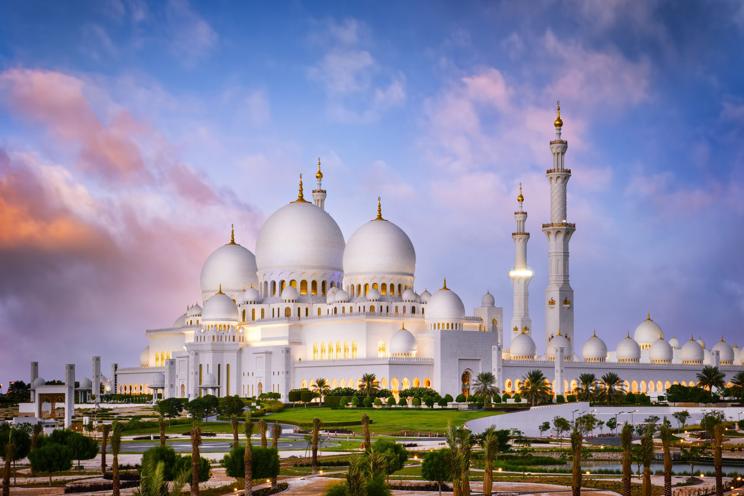 Мечеть шейха Zayed в Абу-Даби посетило более 4 млн человек в первой половине 2024 года.