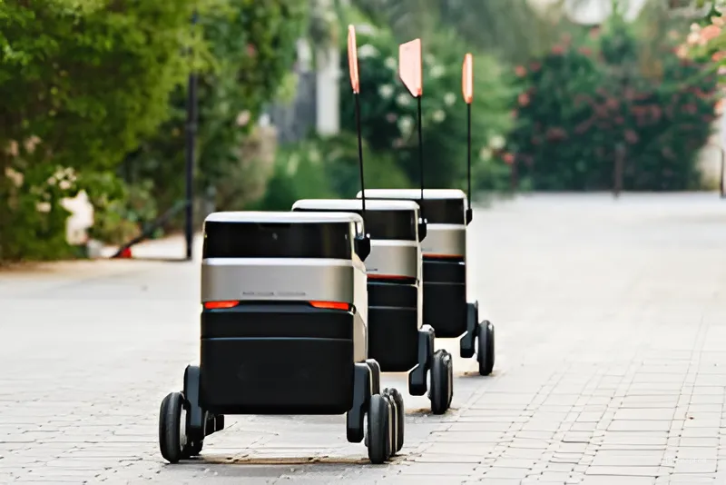 В районе Sustainable City в Дубае запускают испытания автономного робота-доставщика