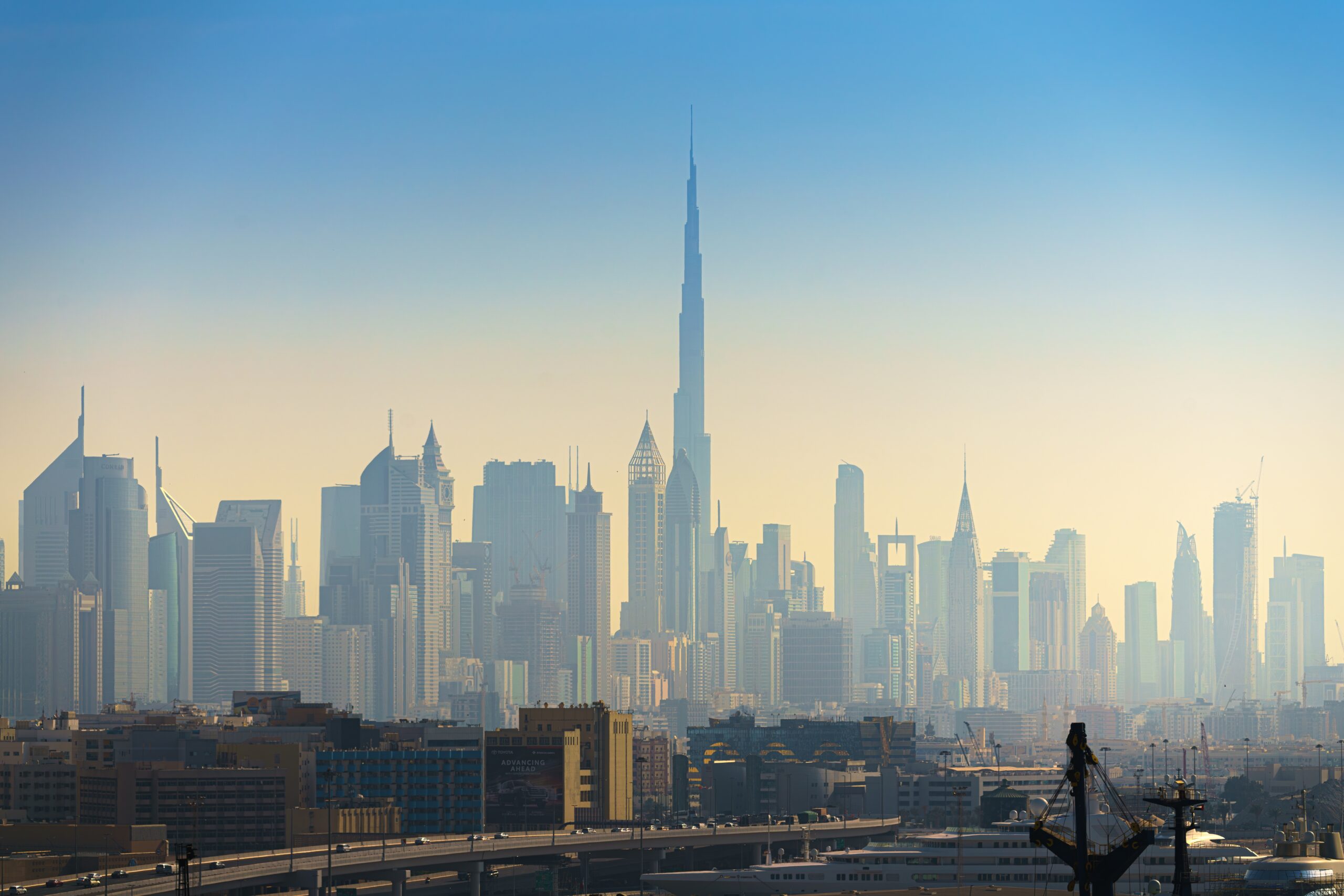 Энергия будущего: Emirates Glass запускает производство «солнечного» стекла в ОАЭ